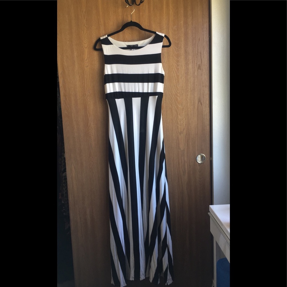 White and black striped ModCloth maxi dress. EUC